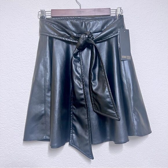 Truth by Republic matte faux leather circle skirt, size 10, NWT - Picture 1 of 6